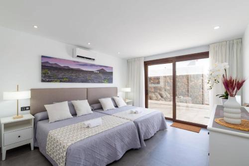 Villa Malvasia Timanfaya by Villa Plus