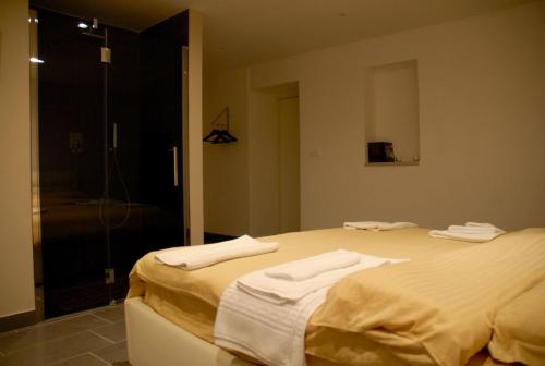 Una cama o camas en una habitación de Yuba - Aragon home holiday