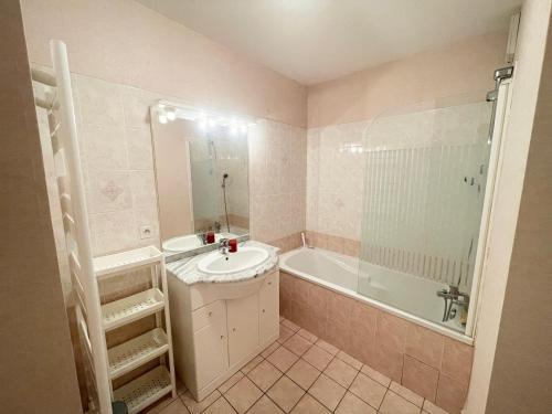 Appartement Charmant avec Garage à 400 m de la Plage