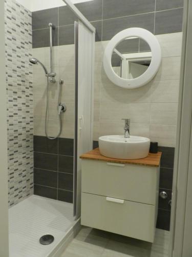 Et badeværelse på Mola Rooms