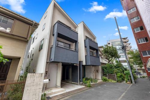 Shibuya area 5-minute walk to the nearest station 15-minute walk to Shibuya station