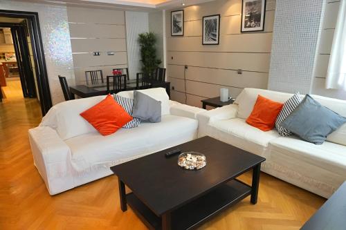 Apartamento Estación María Zambrano y Playa, Disfruta 90m2 junto al AVE con Jacuzzi y Parking Privados!