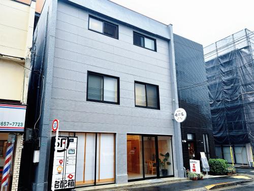 Koiwa 晴の家 201 , 6 minute walk from the subway, served by 2 lines , Convenient access to Akihabara, the airport, Asakusa, and Tokyo Skytree , up to 8 guests