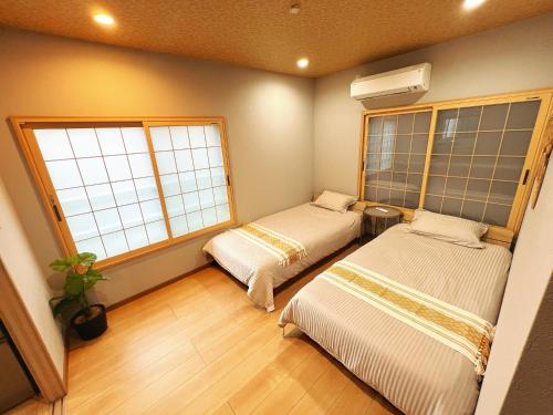 Koiwa 晴の家 201 , 6 minute walk from the subway, served by 2 lines , Convenient access to Akihabara, the airport, Asakusa, and Tokyo Skytree , up to 8 guests