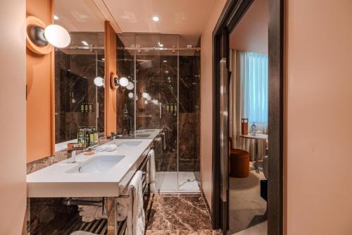 Cenica Porto Hotel, Curio Collection By Hilton