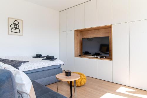 HighNoon Apartment - Fast Wi-Fi & Desk - Trnje, Zagreb