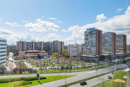 HighNoon Apartment - Fast Wi-Fi & Desk - Trnje, Zagreb
