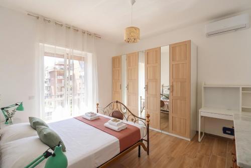 Elegant & Quiet Chic Home - Near Station, Balcony