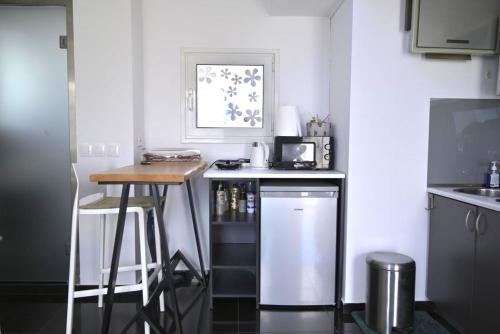 Stylish Loft with Acropolis View & Sunny Terrace