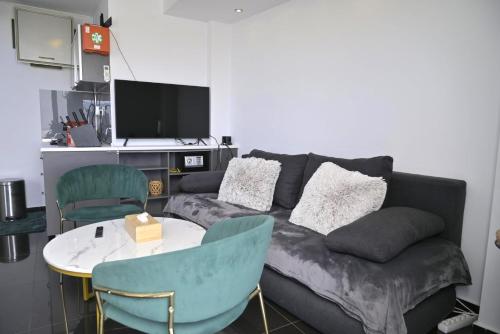 Stylish Loft with Acropolis View & Sunny Terrace