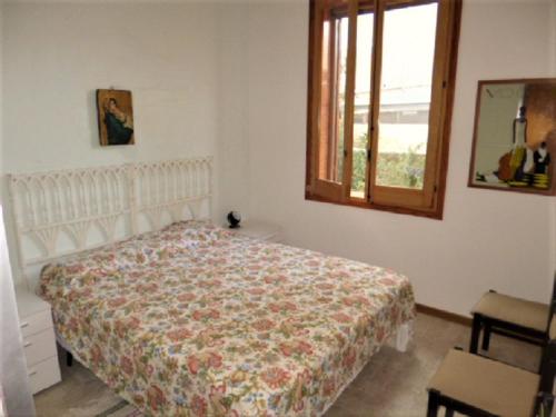 a bedroom with a bed and a window at Villa Franca in Marinella di Selinunte