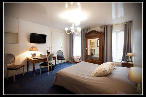 Postel nebo postele na pokoji v ubytování Hotel Le Prieuré et La Résidence