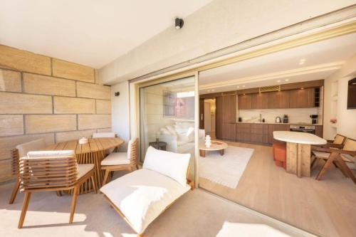 REF 2065 - Stunning modern apartment on the Croisette for Rent