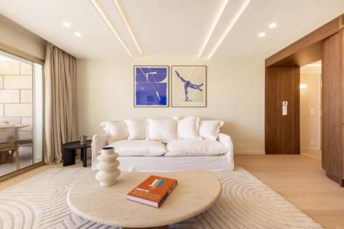 REF 2065 - Stunning modern apartment on the Croisette for Rent
