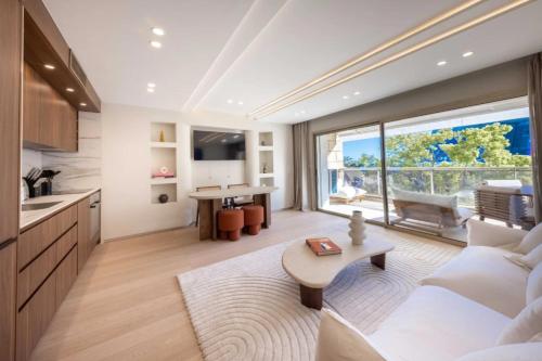 REF 2065 - Stunning modern apartment on the Croisette for Rent