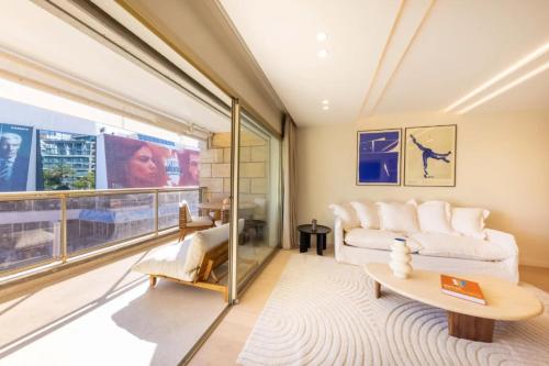 REF 2065 - Stunning modern apartment on the Croisette for Rent