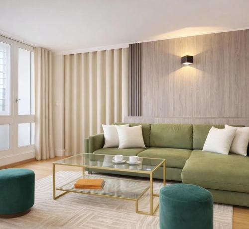 Montparnasse family flat with balcony & lift