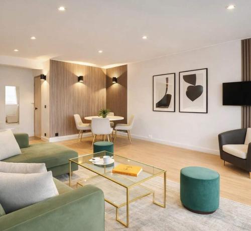 Montparnasse family flat with balcony & lift