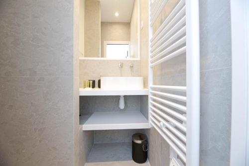 Beautiful Apartment by Louvre