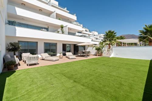 ISEA Estepona 3BR Apt. with Pool, Gym and Near Beach