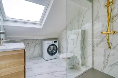3 bedroom apartment at Commerce Paris 15 with AC for 6 Pers