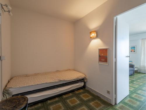 Studio cabine avec balcon, parking privé, accès direct plage, proche centre ville