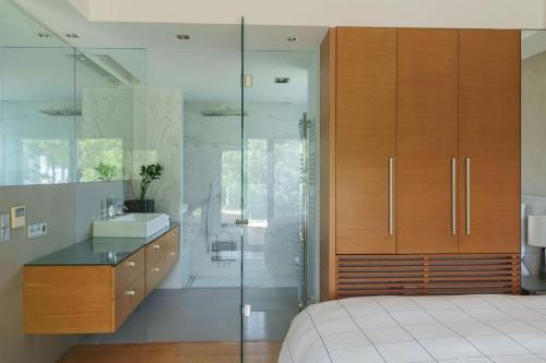 The Vouliagmeni Residence