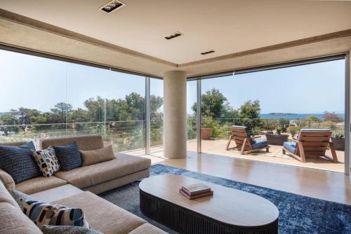 The Vouliagmeni Residence