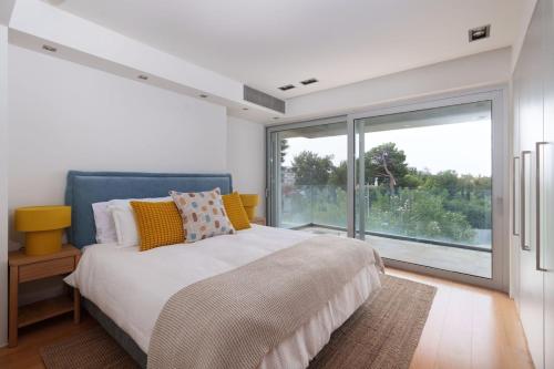 The Vouliagmeni Residence