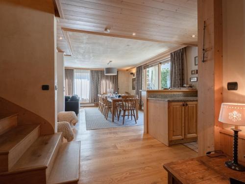 Grand appartement 6 pièces pour 10 pers. proche pistes, animaux OK, parking, WiFi