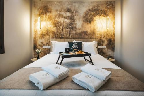 PYLOU Boutique Ground apartments near Attikon Hospital
