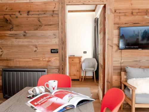 Appartement cosy avec terrasse au centre-ville, 4 pers, parking, WiFi - FR-1-343-222