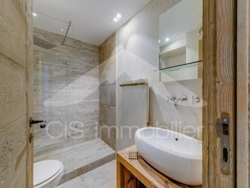 Appartement 6 pièces rénové pour 10, centre Méribel, proche pistes, avec Wifi - FR-1-411-8