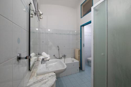 Ample 2-BR Home Steps to Navigli