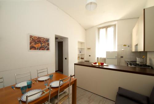 Ample 2-BR Home Steps to Navigli