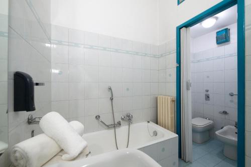 Ample 2-BR Home Steps to Navigli