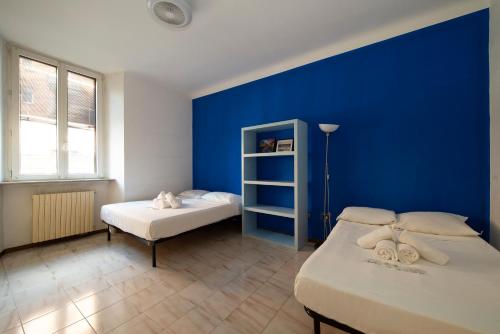 Ample 2-BR Home Steps to Navigli