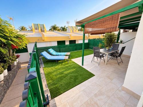 Maspalomas Bungalow: Pvt Terrace Pool BBQ AC