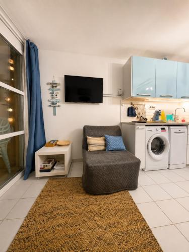 Studio rénové climatisé avec vue mer cap Esterel