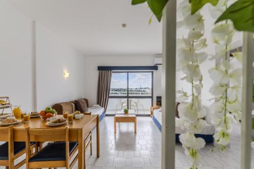 #425 Cozy Getaway in Albufeira W Shared Pools
