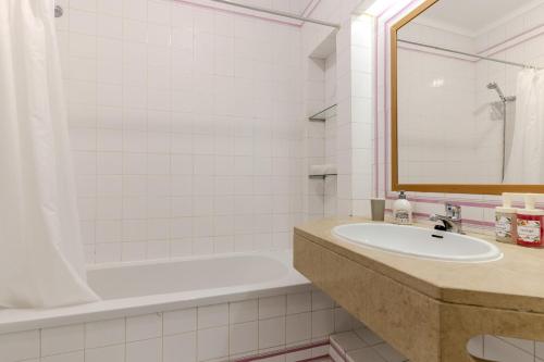 #425 Cozy Getaway in Albufeira W Shared Pools