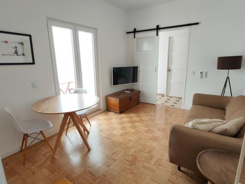 Lagos Roman Ruins - Central 2BR with Rooftop