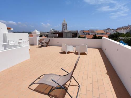 Lagos Roman Ruins - Central 2BR with Rooftop