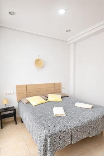Apartment with balcony, Wifi, AC, 5 min walk to the beach
