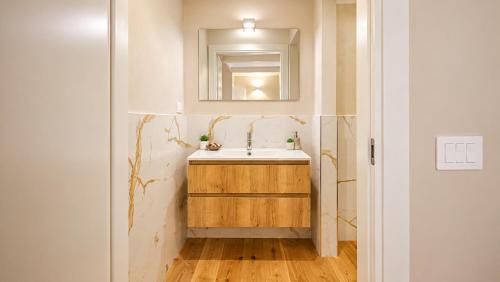 Montebello Central Apartment