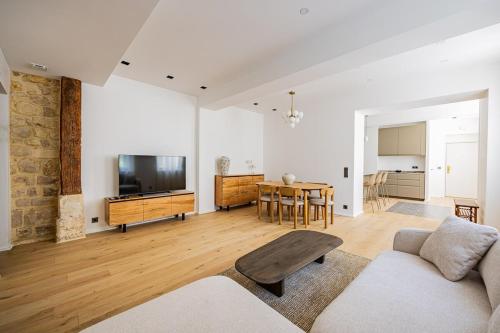 Apartment #2 Bedrooms #Place des Vosges #Paris03