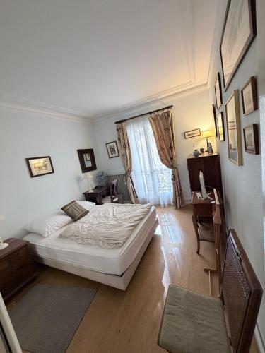 Authentic Parisian Apartement with 2 bedrooms