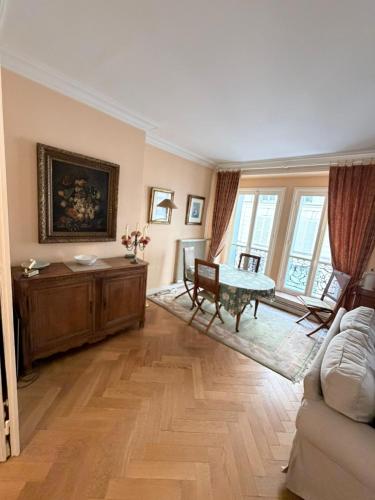 Authentic Parisian Apartement with 2 bedrooms