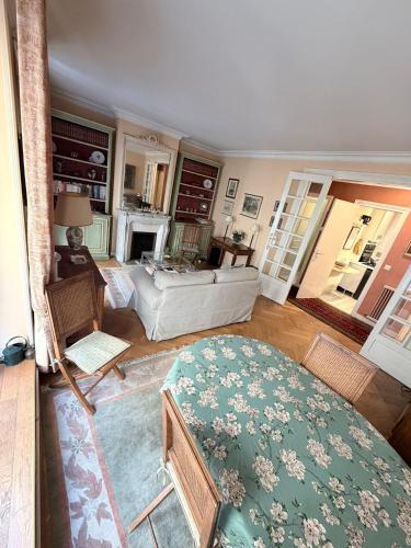 Authentic Parisian Apartement with 2 bedrooms