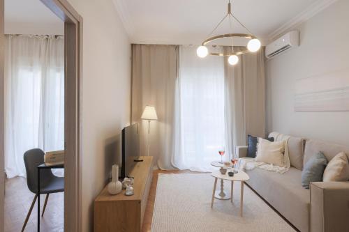 Lunar Retreat - Central 3BR Oasis